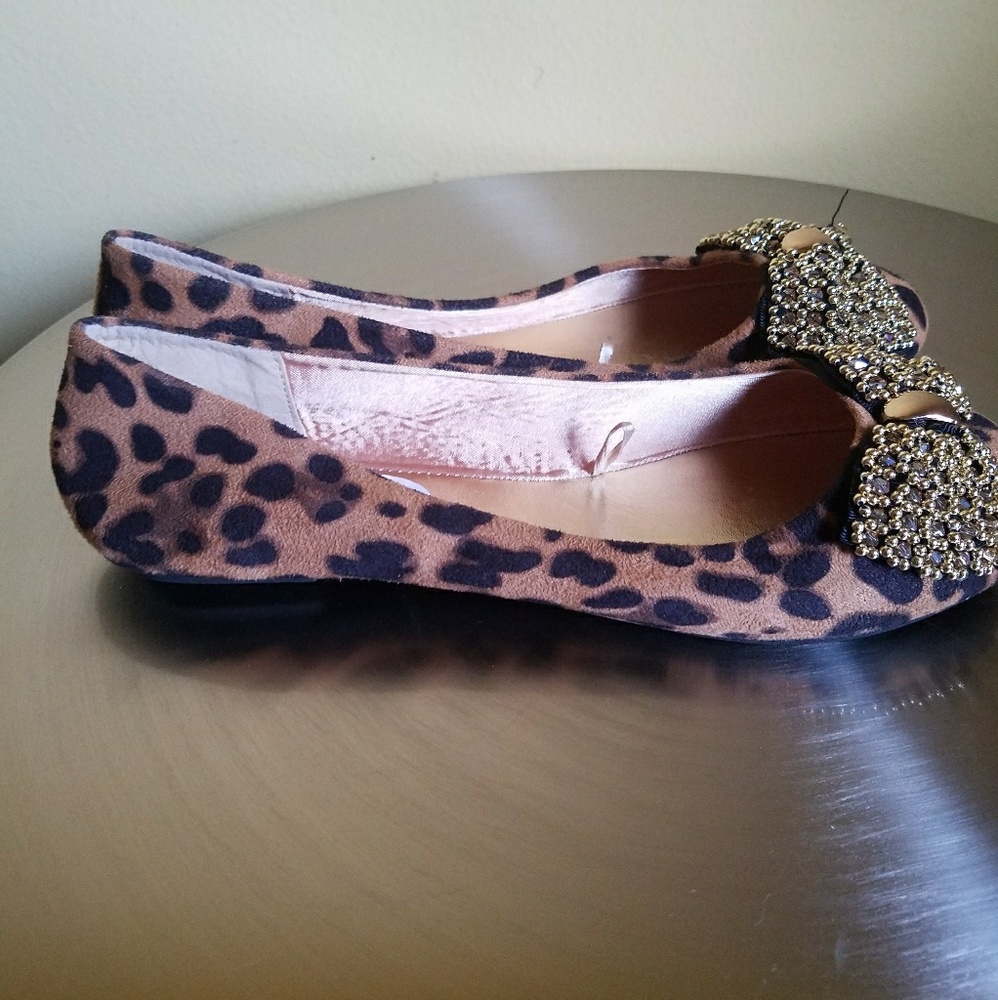 SHOES - Picture 2 of 2